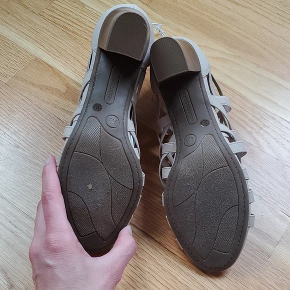 Shoes - Picture 3 of 4